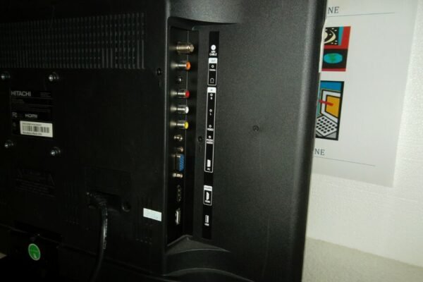 hitachi led TV4 Hitach 24-inch LED TV